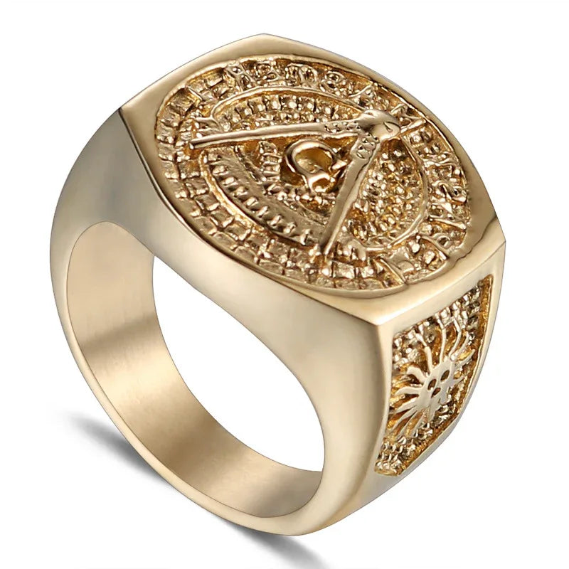 Close-up of the geometric pattern on the ring face