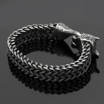 Men’s Wolf Head Bracelet – Stainless Steel Cuban Chain Vintage showcasing a detailed wolf head design.